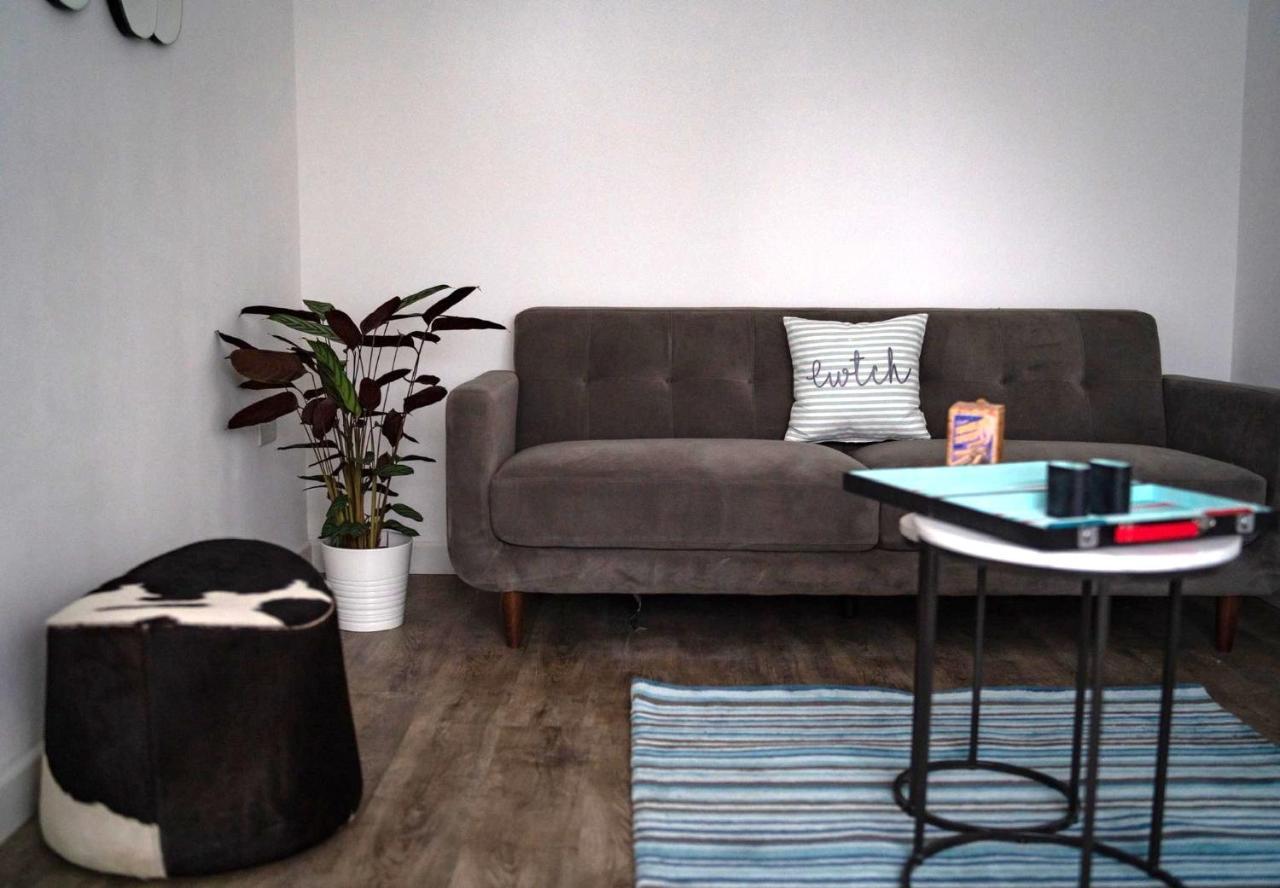 The Red House Modern Stylish Home From Home Walking Distance To Cardiff Bay And City Centre With Parking Luaran gambar