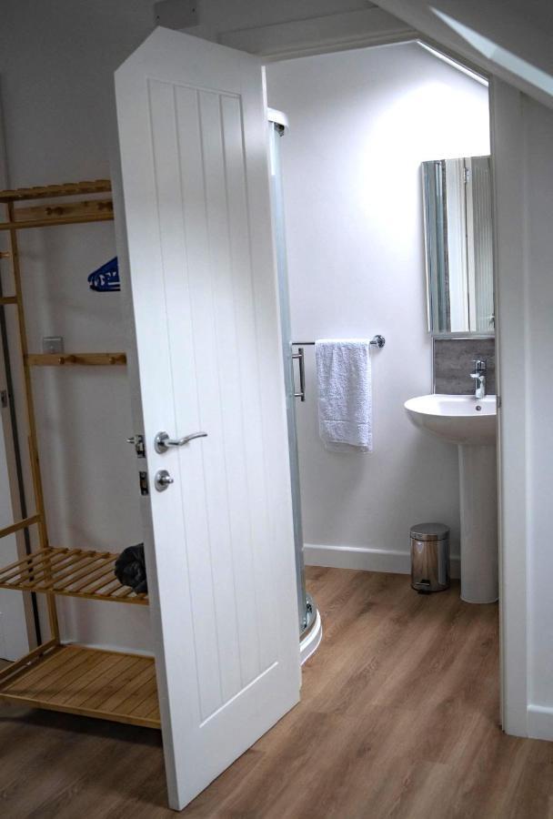 The Red House Modern Stylish Home From Home Walking Distance To Cardiff Bay And City Centre With Parking Luaran gambar