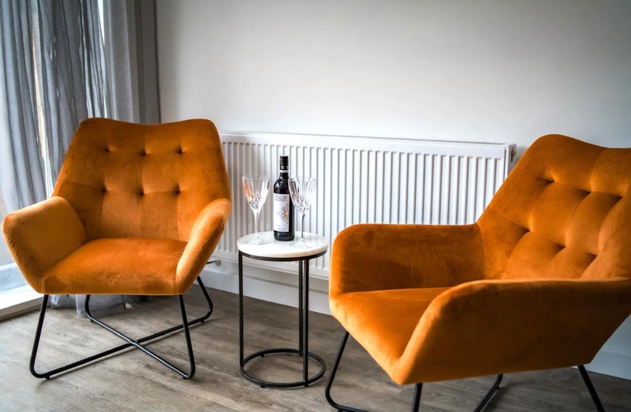The Red House Modern Stylish Home From Home Walking Distance To Cardiff Bay And City Centre With Parking Luaran gambar