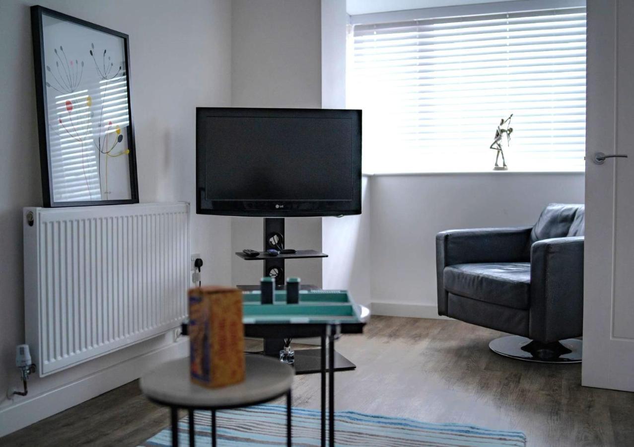 The Red House Modern Stylish Home From Home Walking Distance To Cardiff Bay And City Centre With Parking Luaran gambar