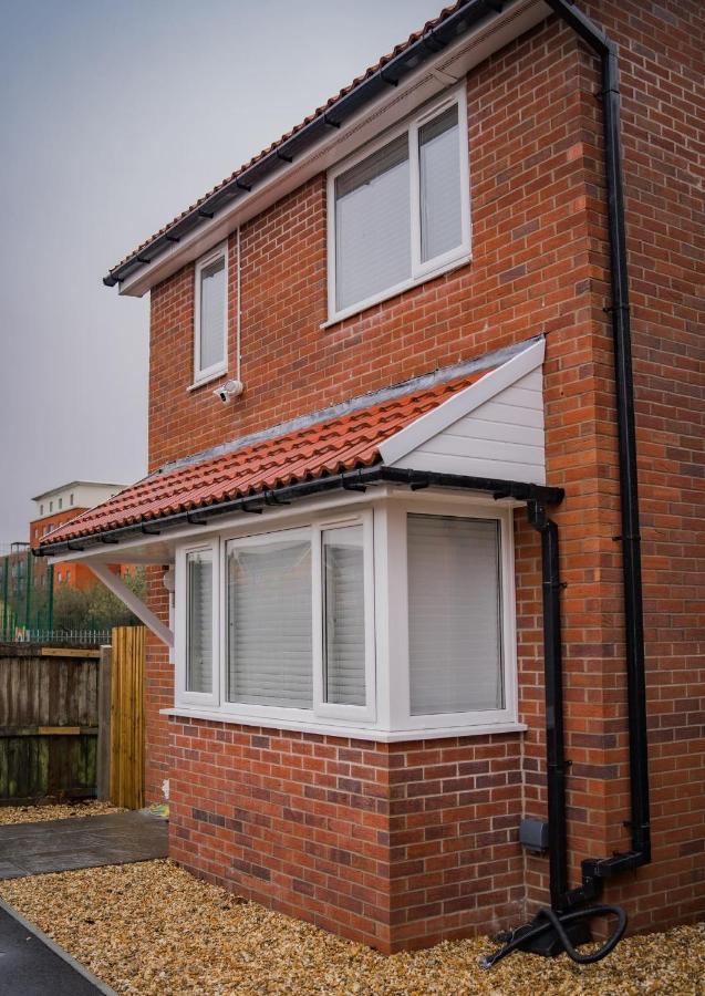 The Red House Modern Stylish Home From Home Walking Distance To Cardiff Bay And City Centre With Parking Luaran gambar
